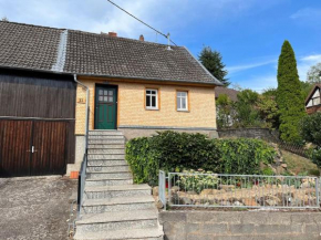 Gesamte Landhaus mit kostenlosen Parkplatz auf Grundstück